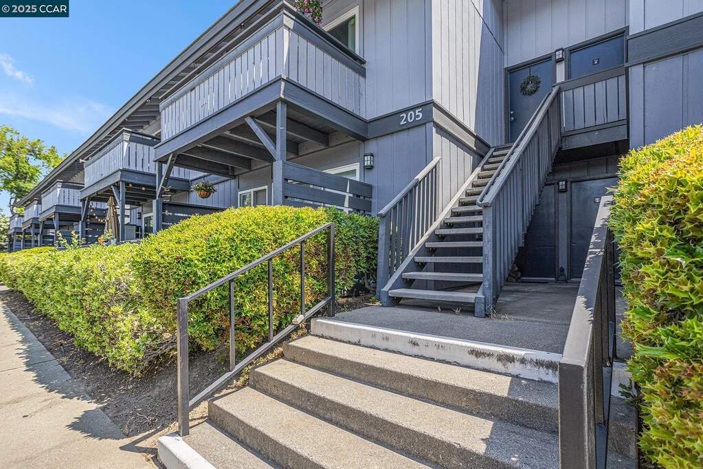205 Masters Ct #3, Walnut Creek, CA 94598