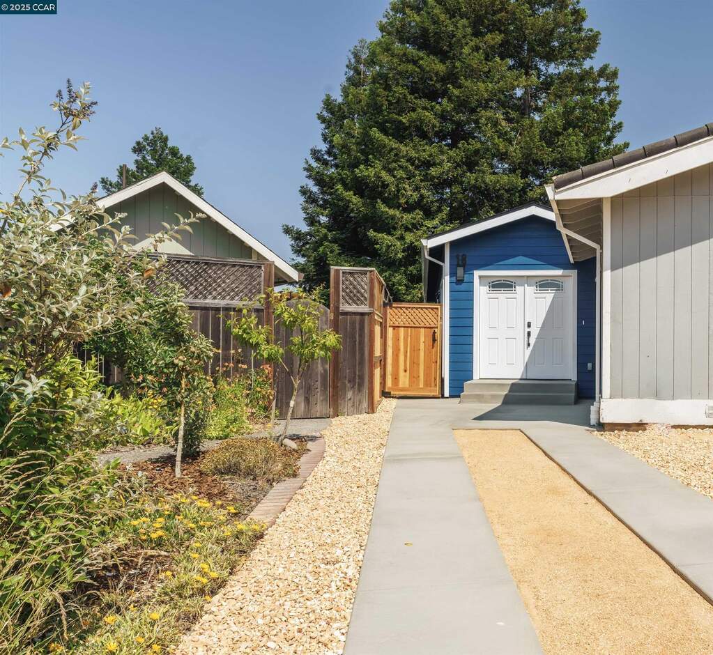 18 Del Sol Ct, Petaluma, CA 94954