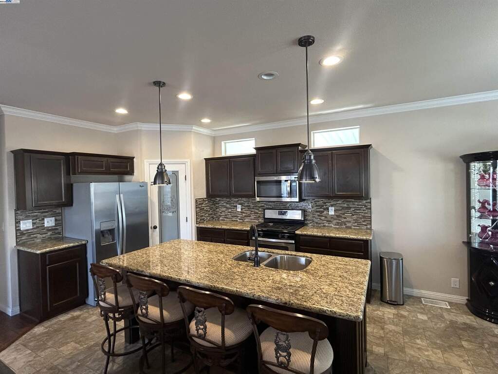 1200 W Winton Ave #203, Hayward, CA 94545