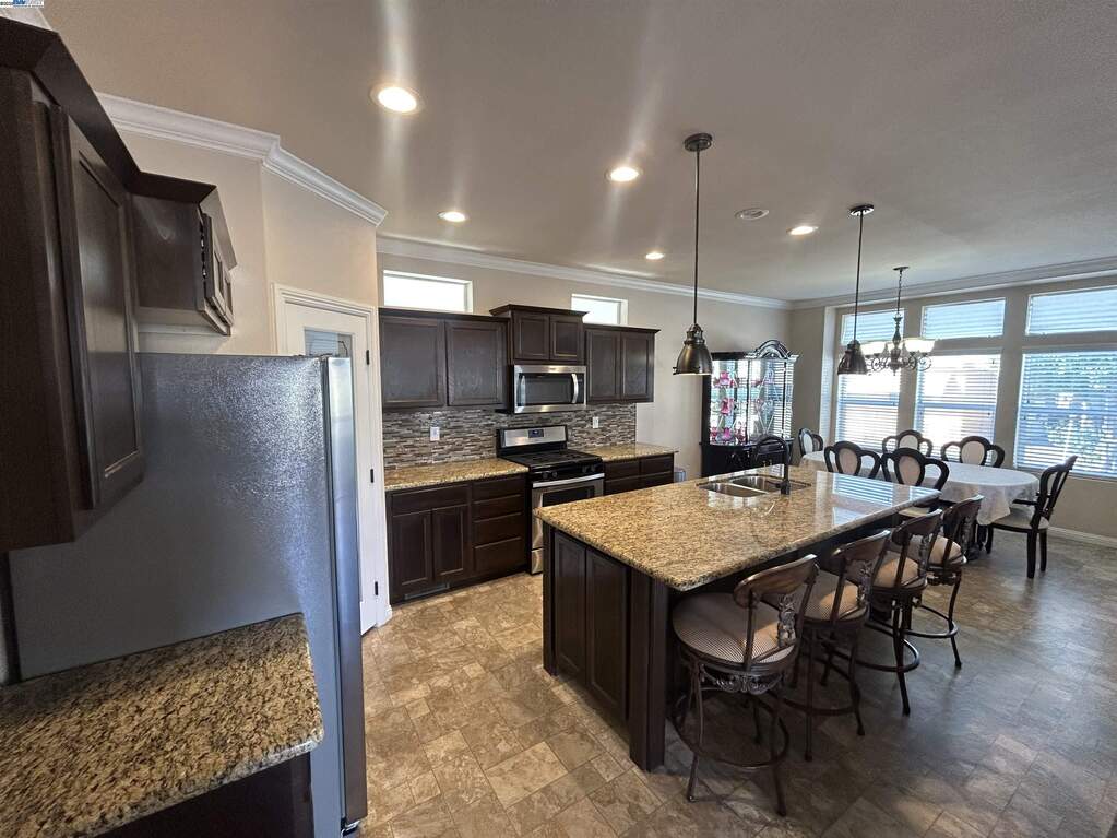 1200 W Winton Ave #203, Hayward, CA 94545