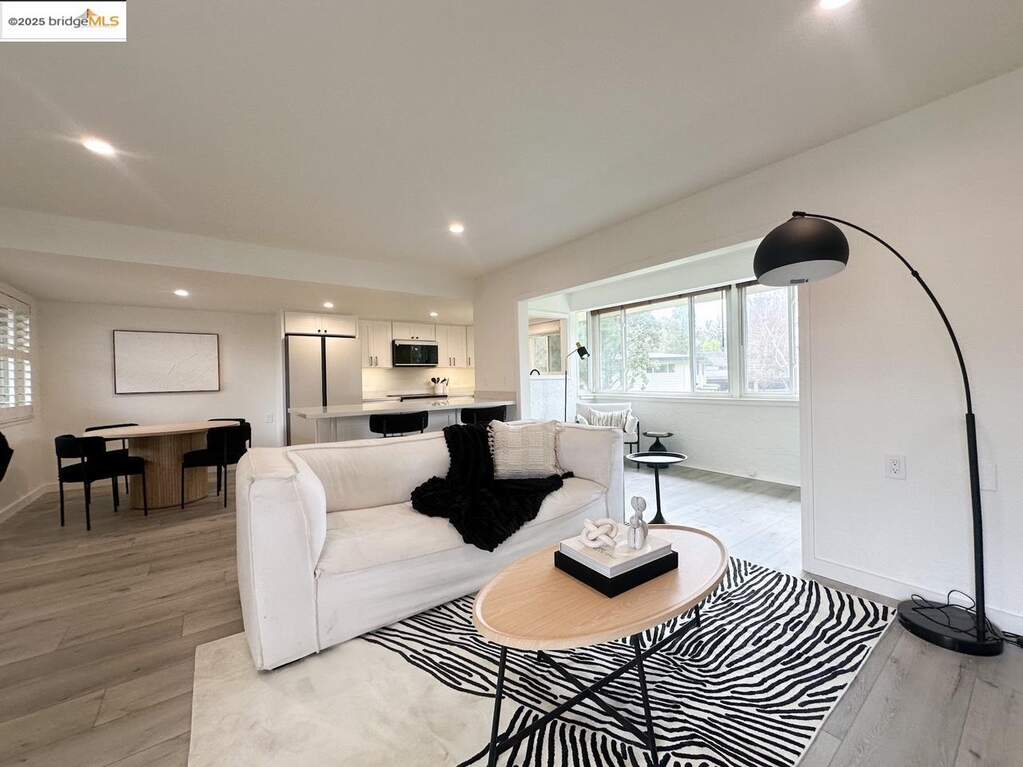 14225 Lora #90