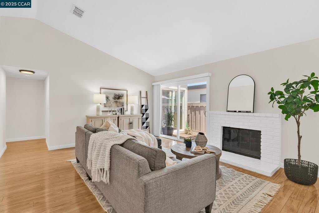 7 Clark Creek Circle, Clayton, CA 94517