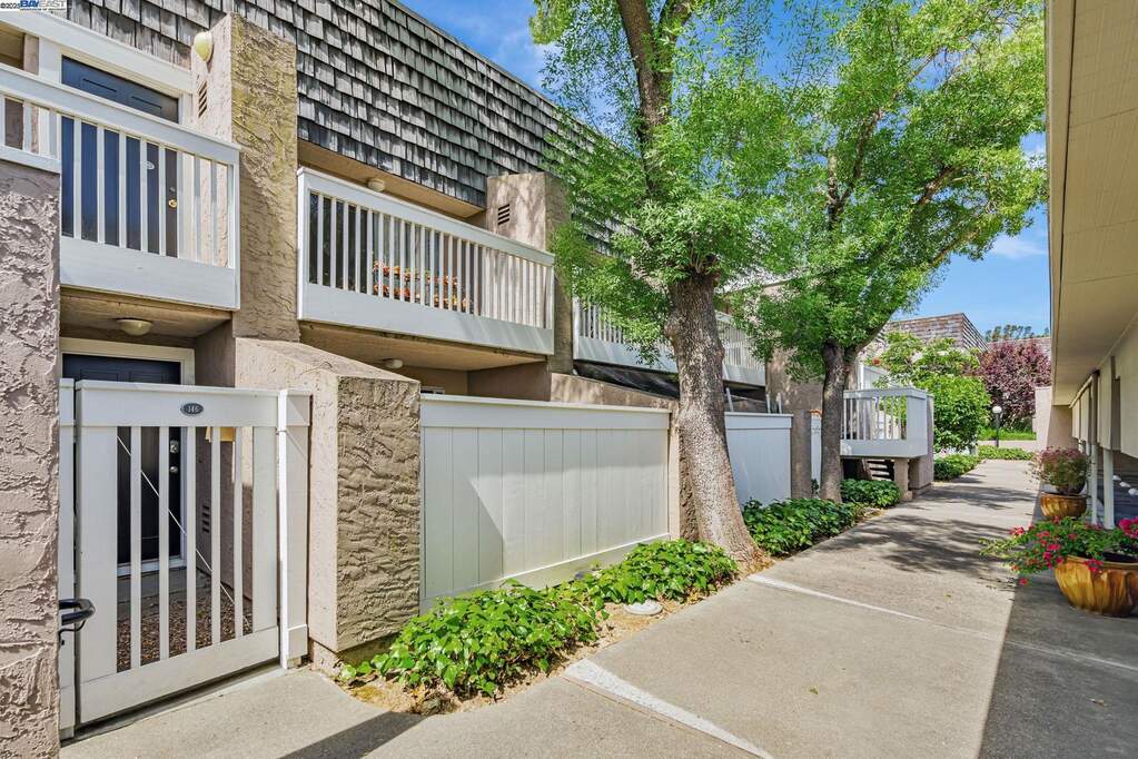 675 Sharon Park Dr #245, Menlo Park, CA 94025