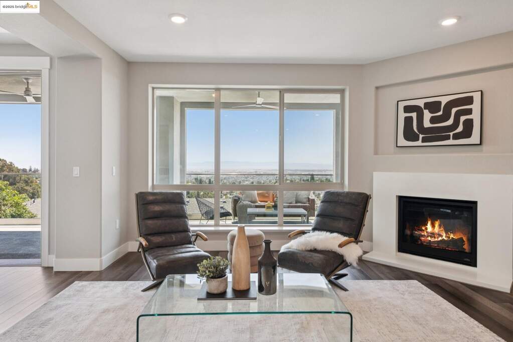 6757 Skyview Dr, Oakland, CA 94605