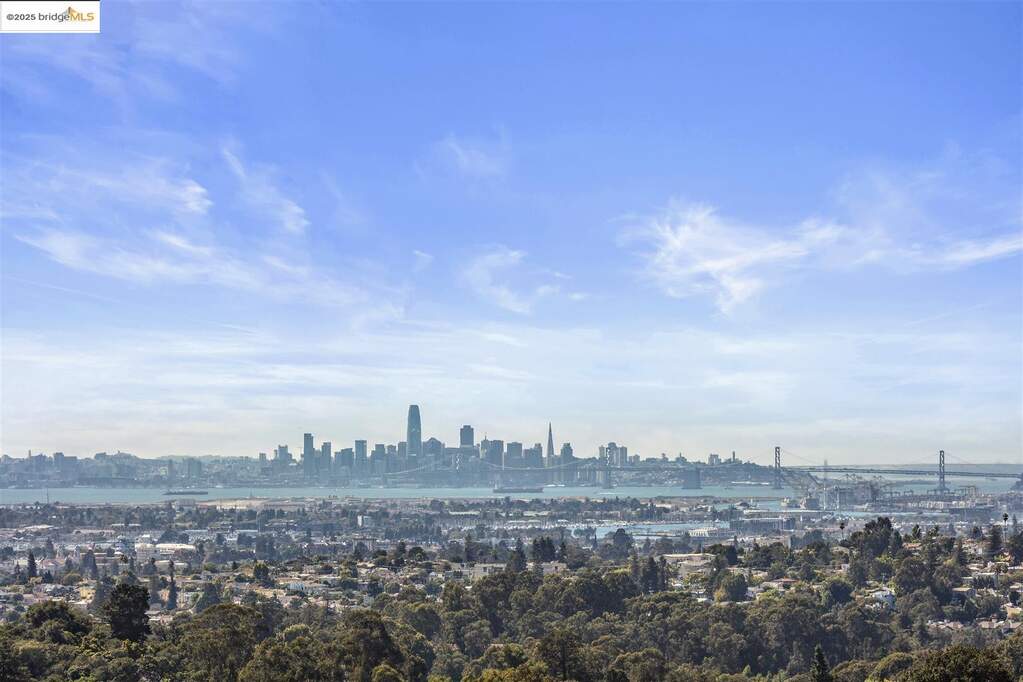 6757 Skyview Dr, Oakland, CA 94605