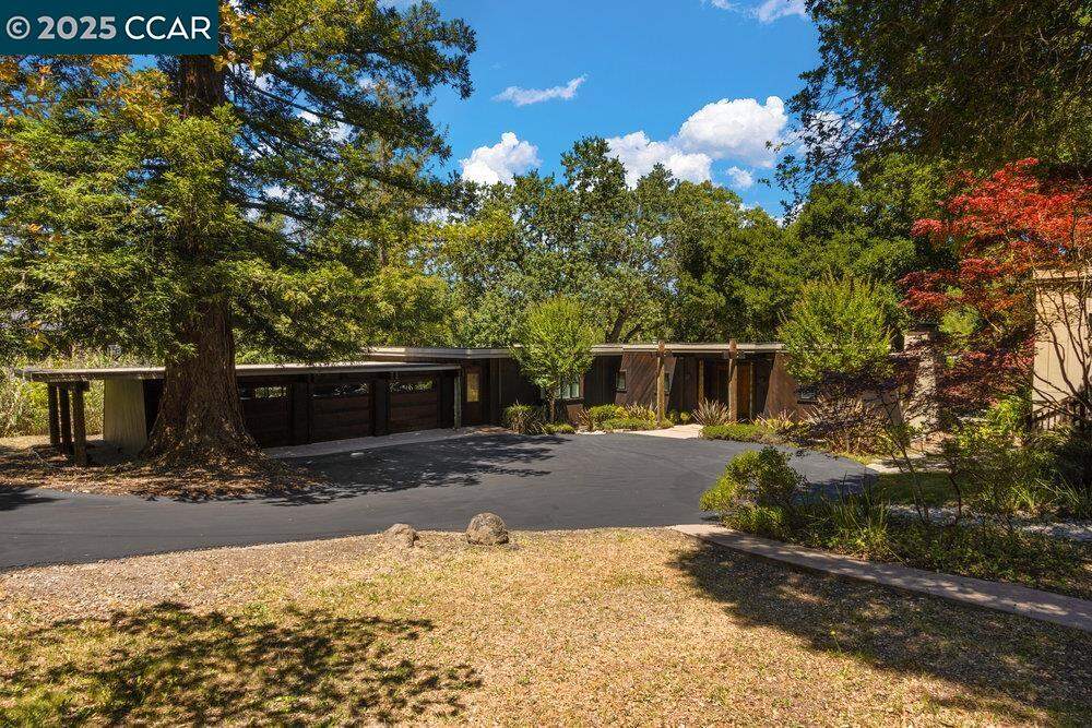 39 El Toyonal, Orinda, CA 94563