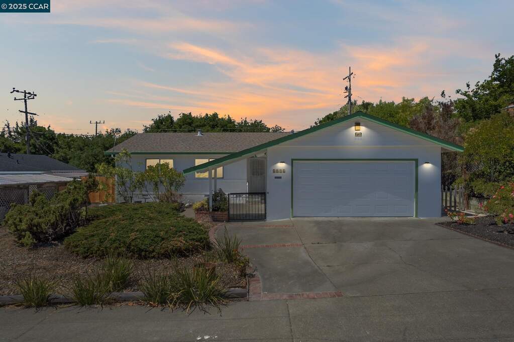 4816 Meadowbrook Dr, Richmond, CA 94803
