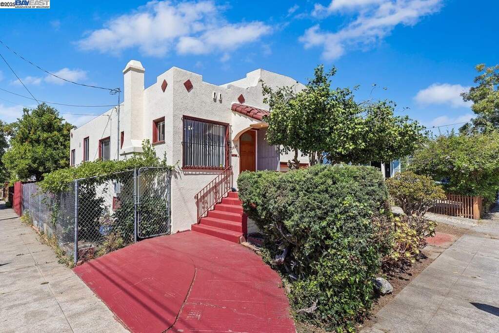 Welcome home to 3635 Redding Street at 3635 Redding St, Oakland, CA 94619