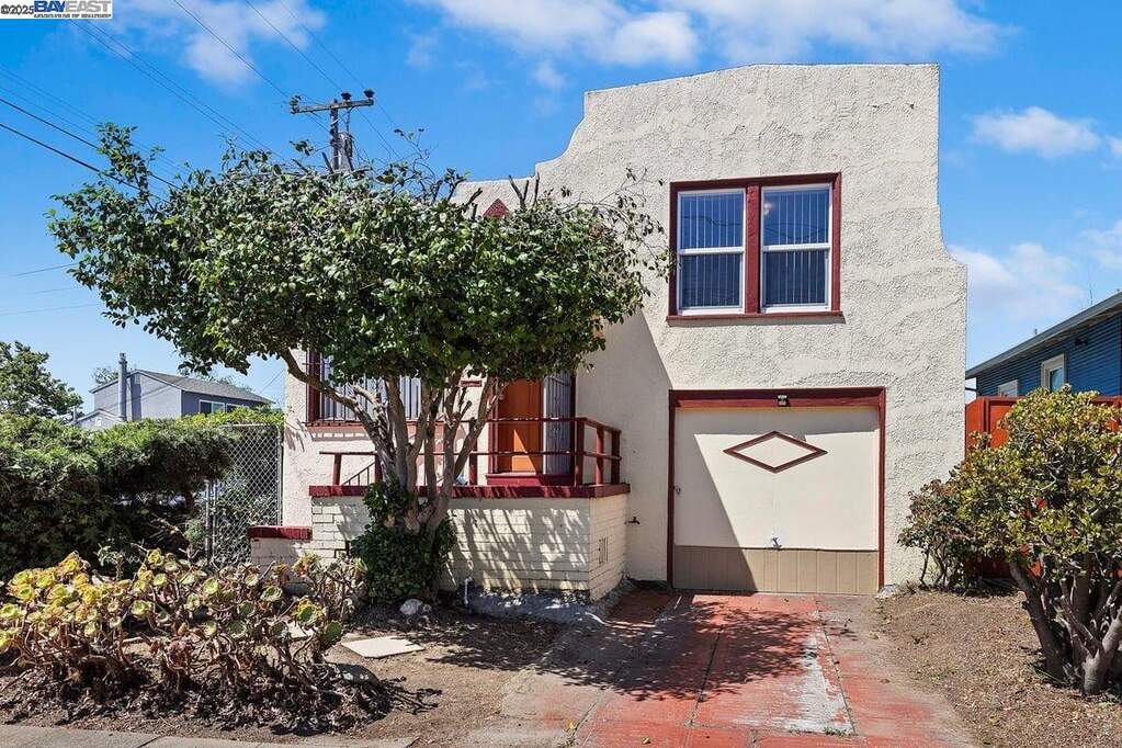 Welcome home to 3636 Redding Street in vibrant and conveniently located Laurel district. at 3635 Redding St, Oakland, CA 94619