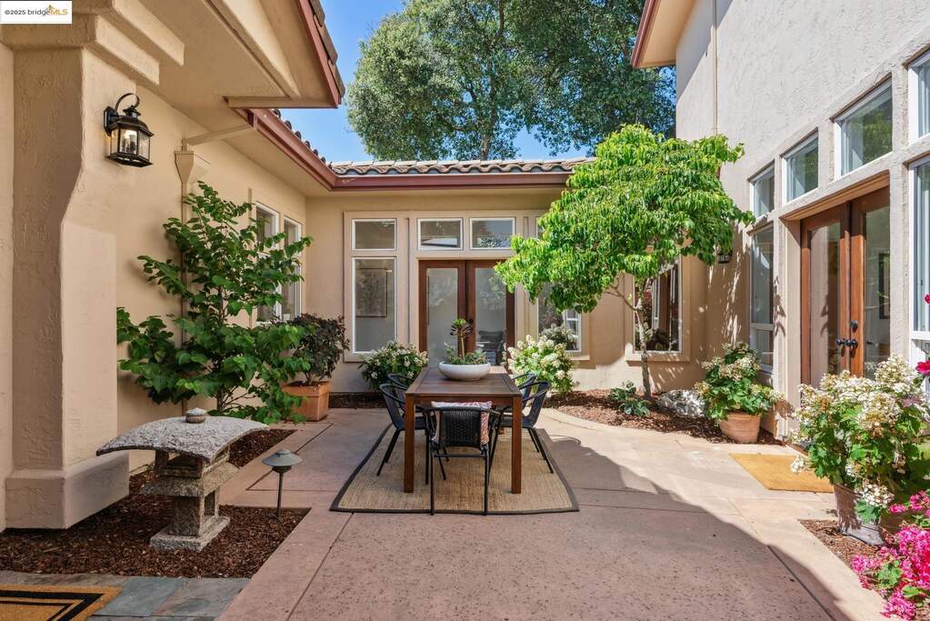 16032 Broadway Ter, Oakland, CA 94611