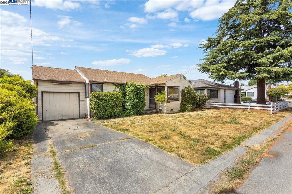 4247 Gem Ave, Castro Valley, CA 94546
