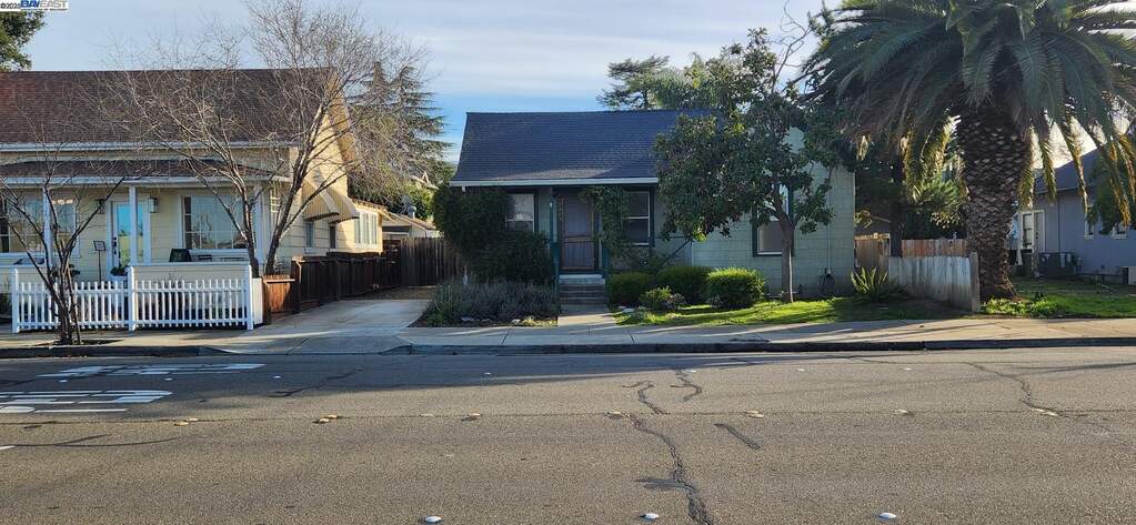2235 4th St, Livermore, CA 94550