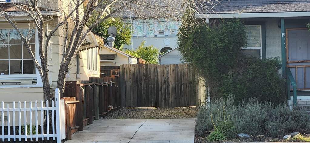 2235 4th St, Livermore, CA 94550