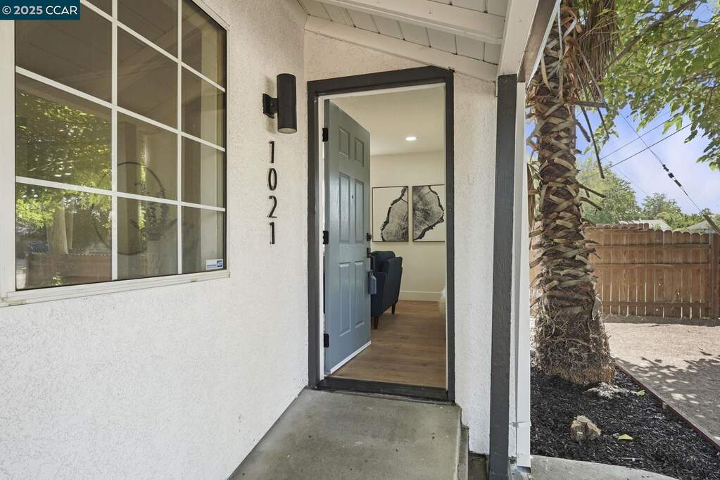 1021 Frienza Avenue, Sacramento, CA 95815