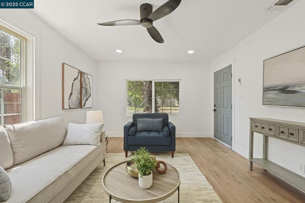 1021 Frienza Avenue, Sacramento, CA 95815