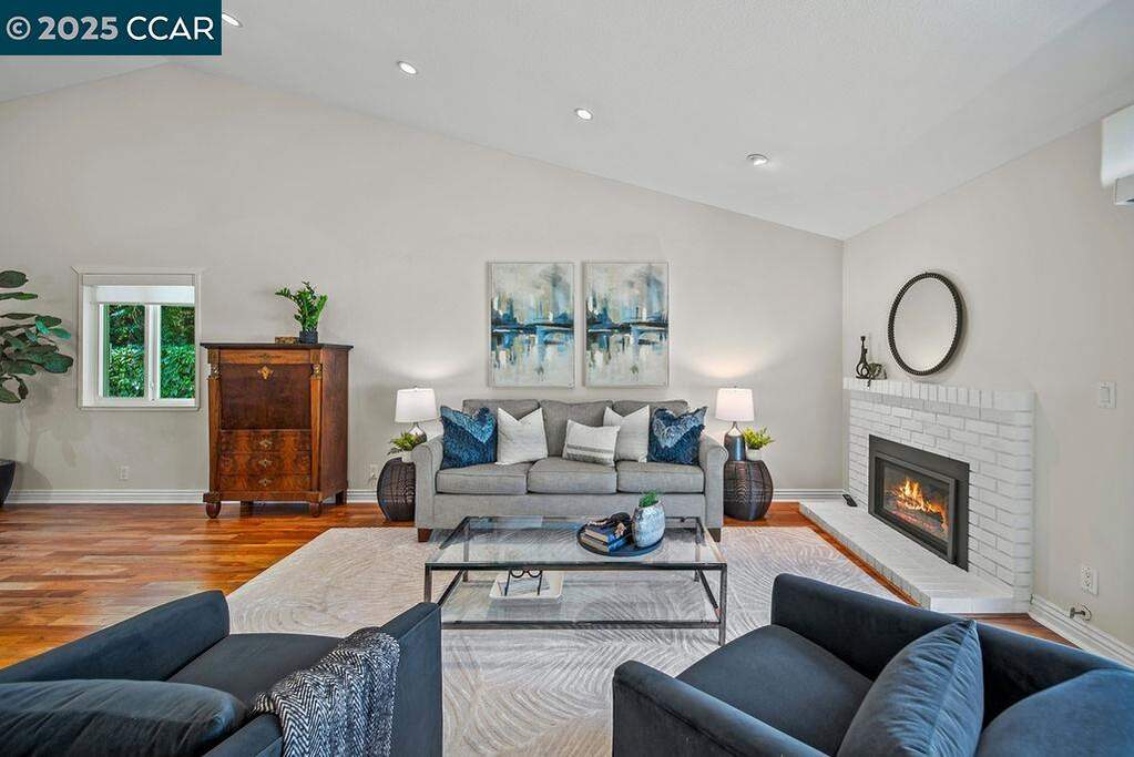 672 Savoy Ct, Walnut Creek, CA 94598