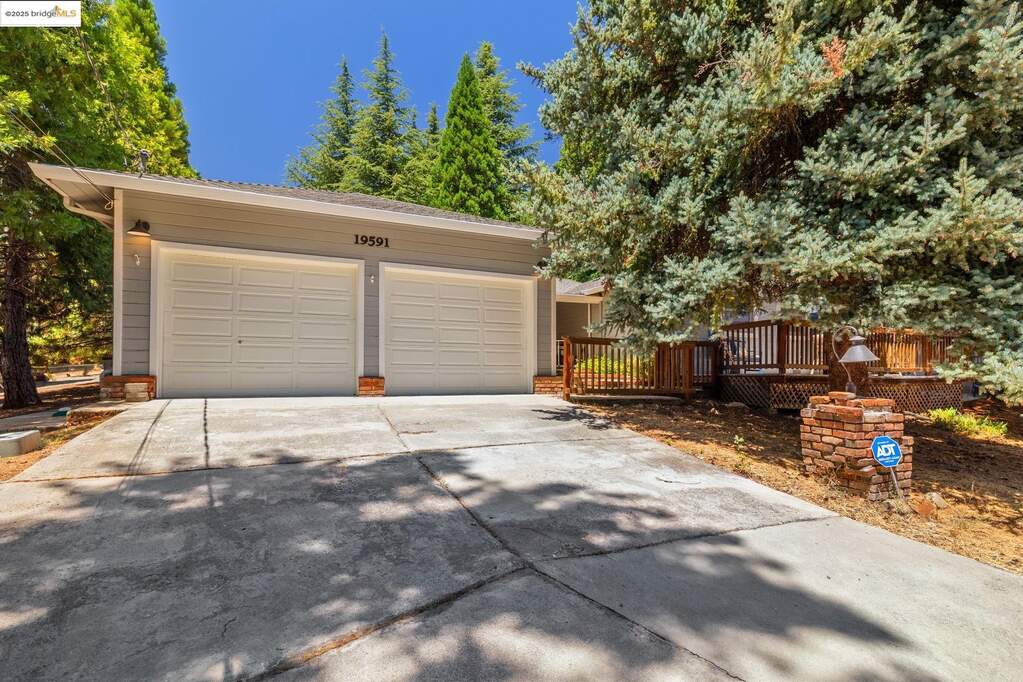 19591 Chaffee Circle, Groveland, CA 95321