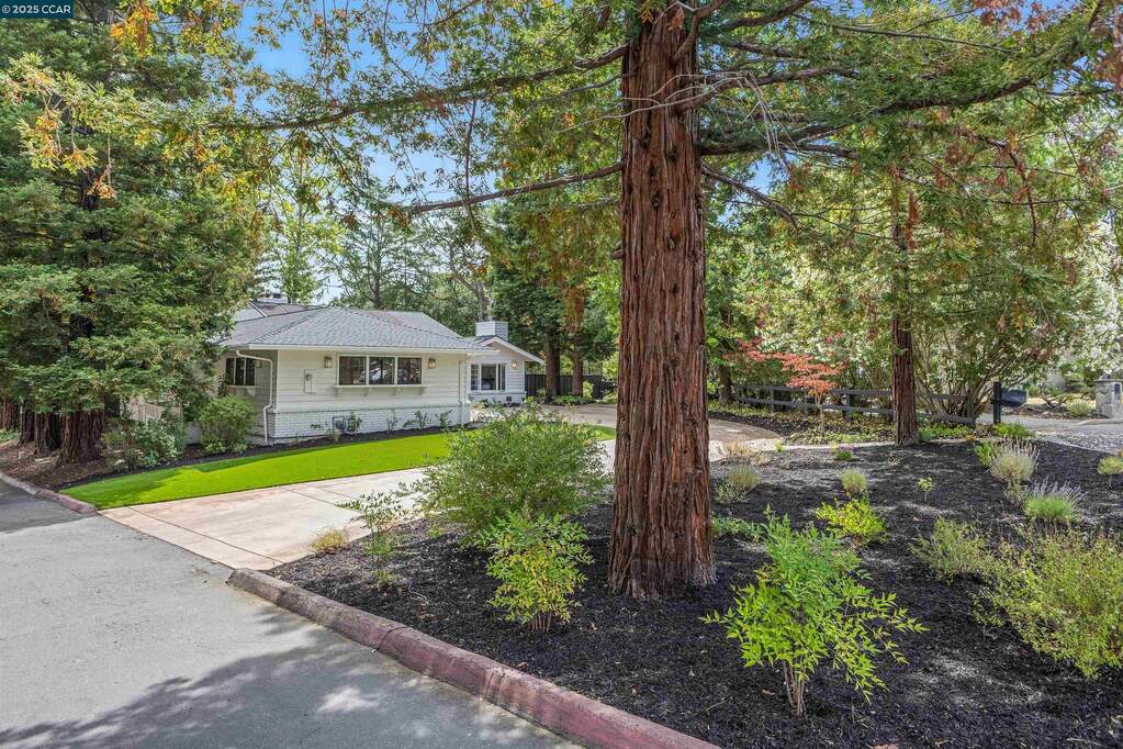 195 Whispering Trees Ln, Danville, CA 94526