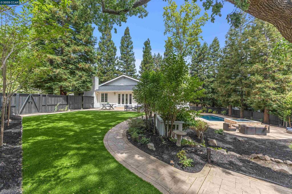 195 Whispering Trees Ln, Danville, CA 94526