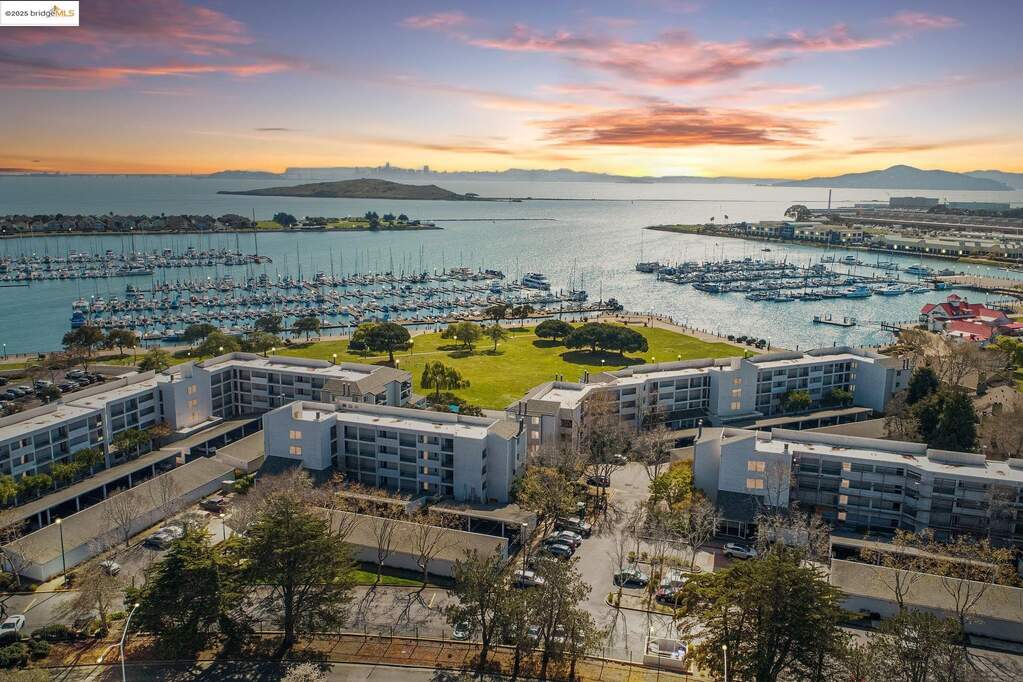 1205 Melville Sq #304, Richmond, CA 94804