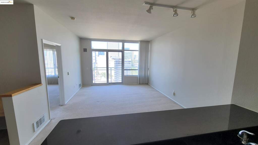 1 Lakeside Dr #1509, Oakland, CA 94612