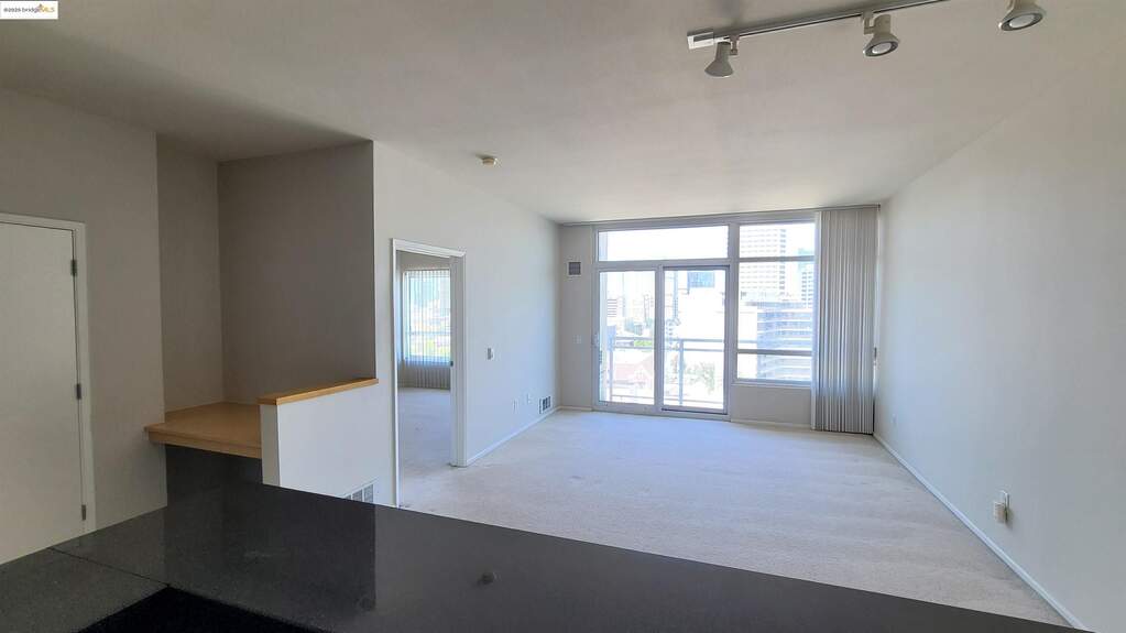 1 Lakeside Dr #1509, Oakland, CA 94612