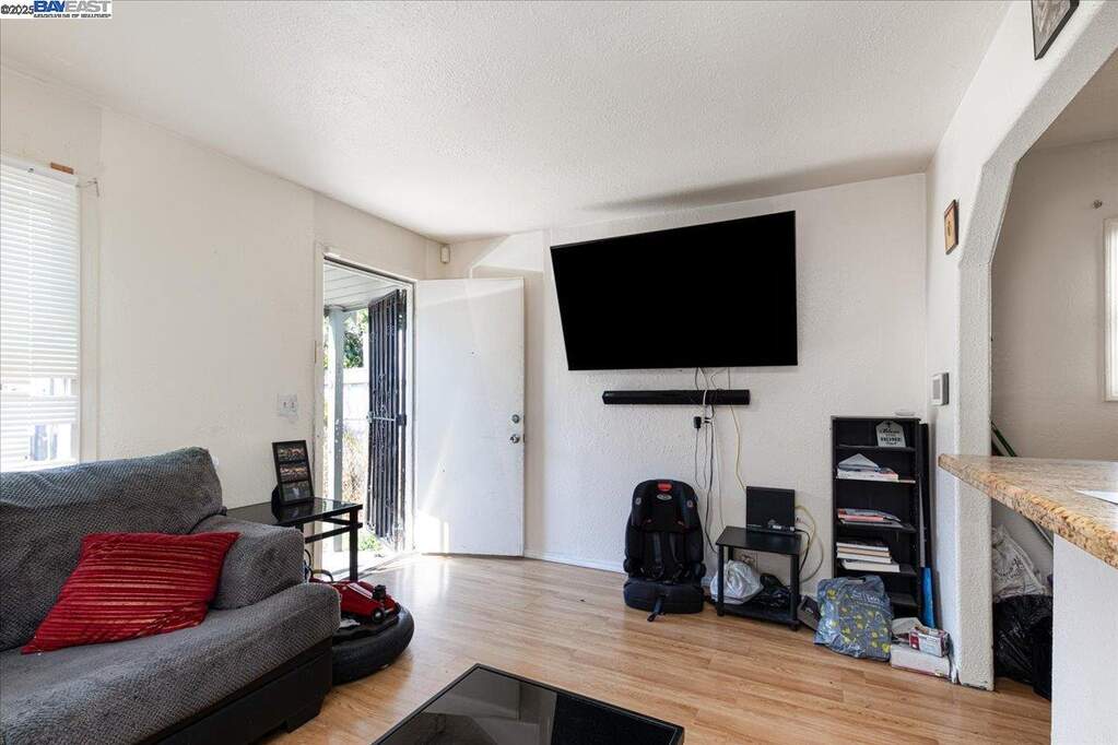 1058 71st Ave, Oakland, CA 94621