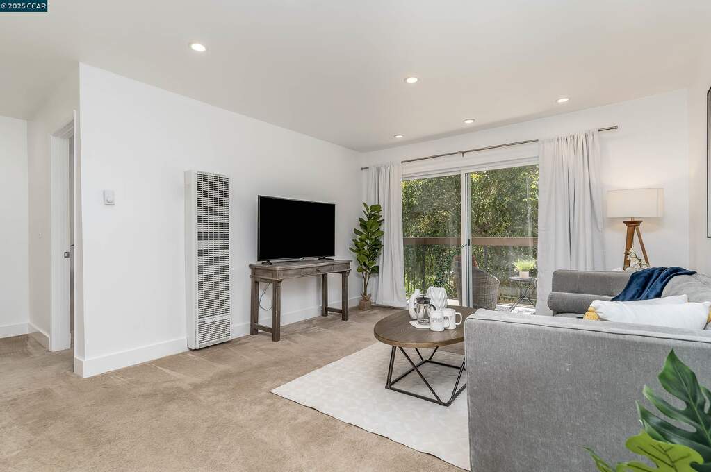 5305 Ridgeview Cir #8, El Sobrante, CA 94803