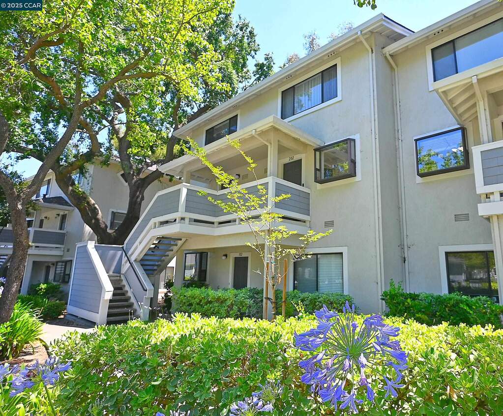 2574 Oak Road #202