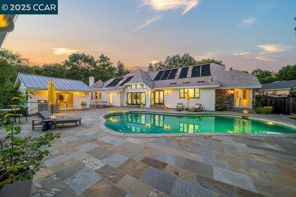 33 Los Arabis Circle
