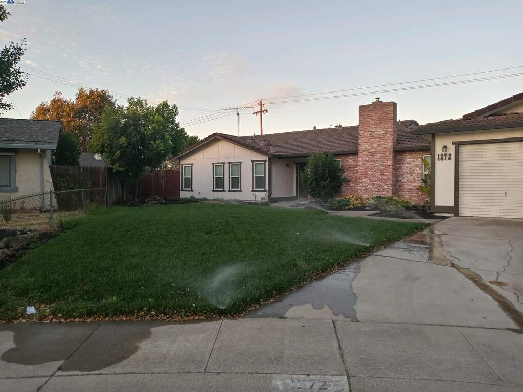 1272 Eastridge Pl