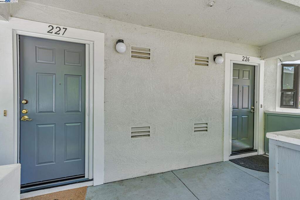 2584 Oak Rd #227, Walnut Creek, CA 94597