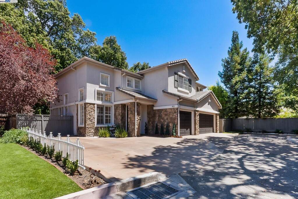 192 Mayhew Way, Walnut Creek, CA 94597