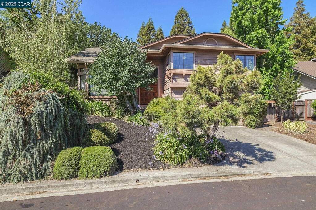 1743 Jeanne Cir