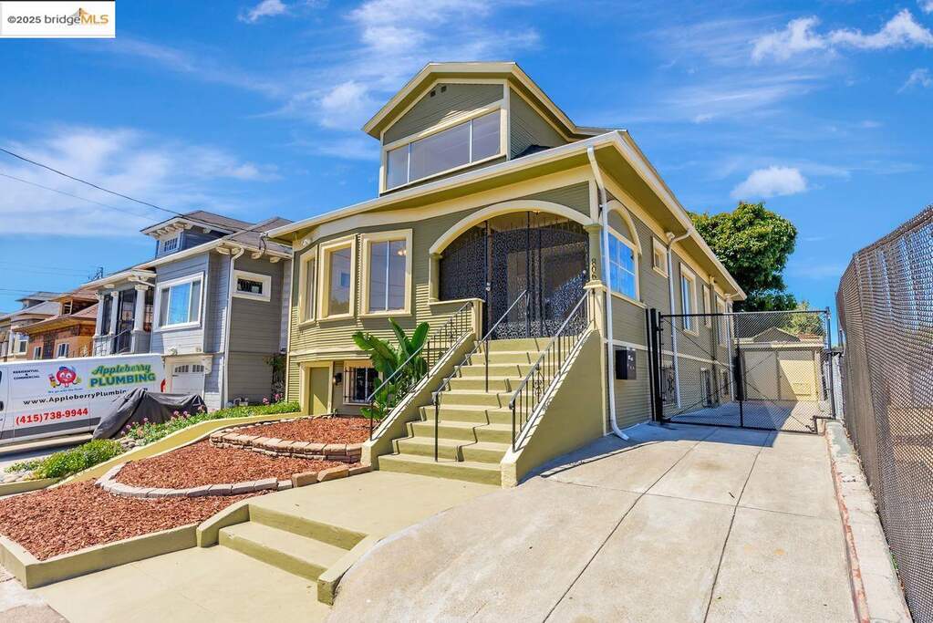 806 54th St, Oakland, CA 94608