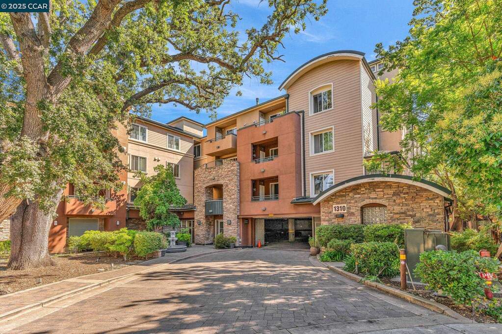 1310 Creekside Drive #303