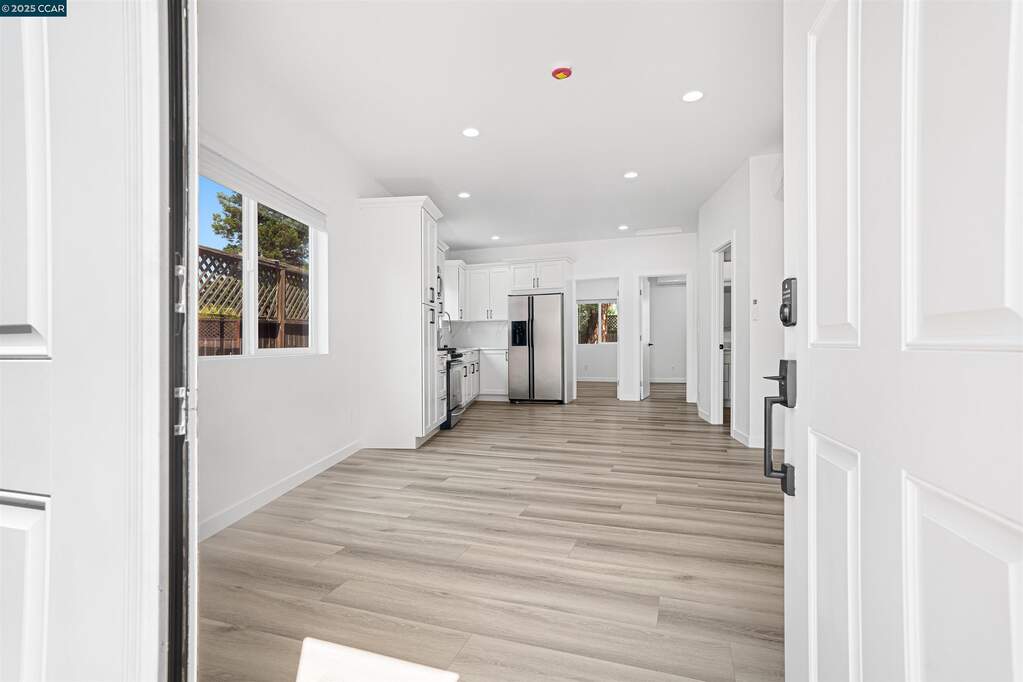 18 Del Sol Ct, Petaluma, CA 94954