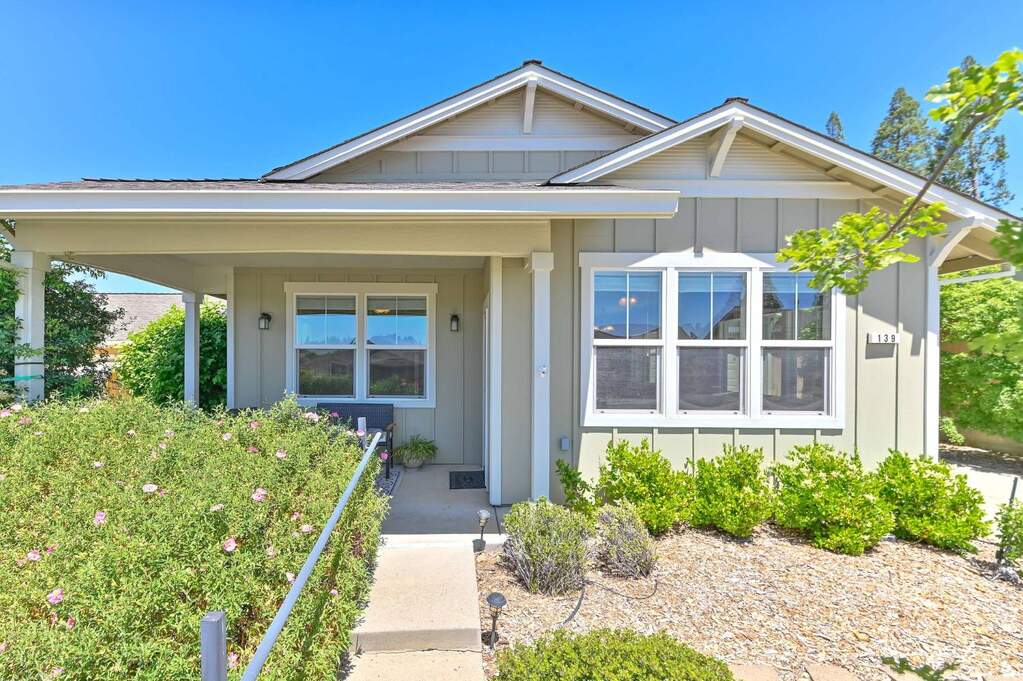 139 Cottage Circle