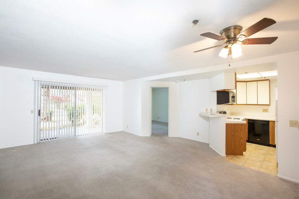 2700 Lawrence Crossley Road #27, Palm Springs, CA 92264