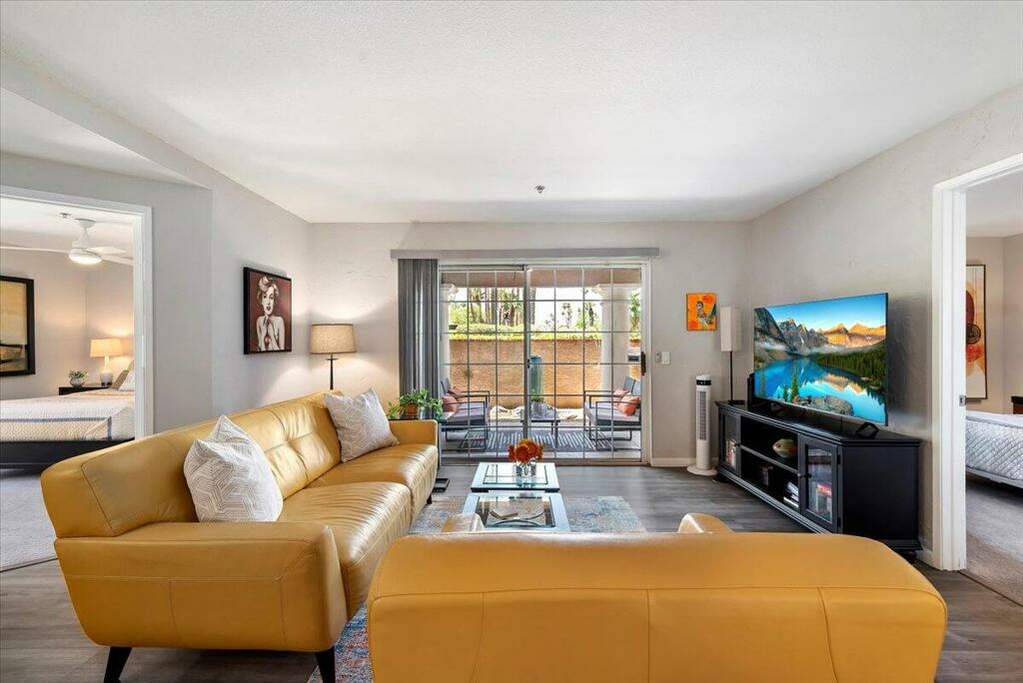 2700 Lawrence Crossley Road #10, Palm Springs, CA 92264