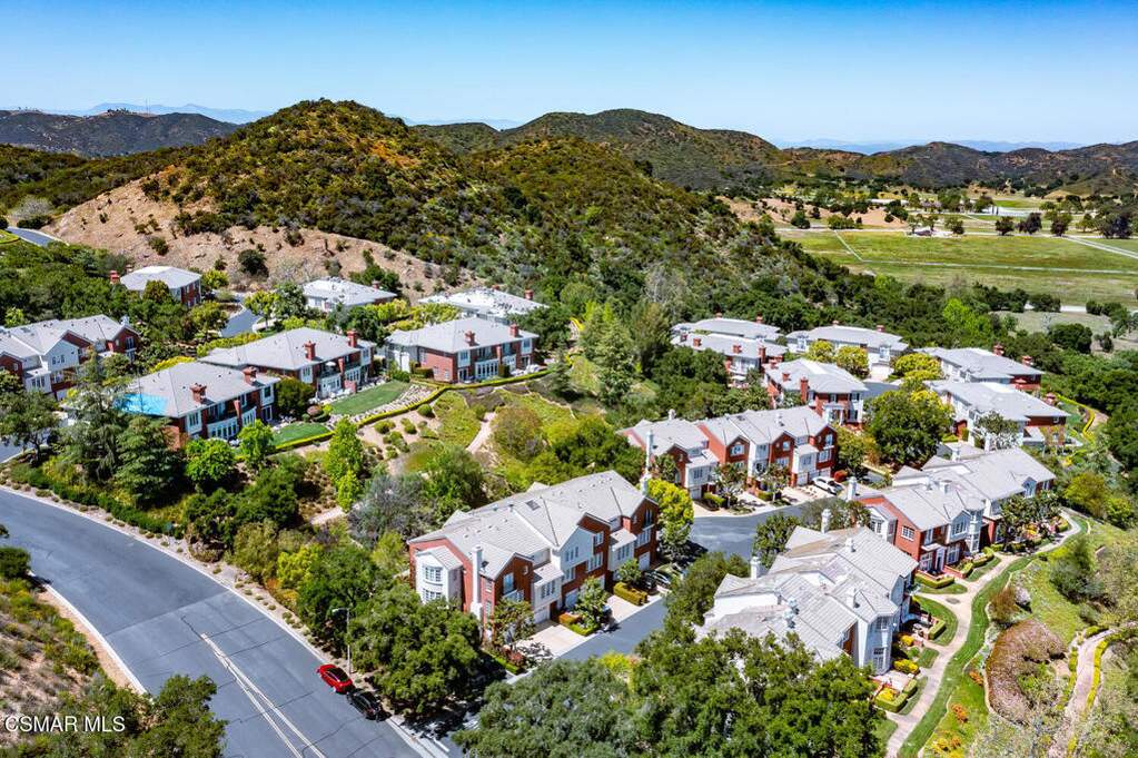 2479 Swanfield Court, Lake Sherwood, CA 91361