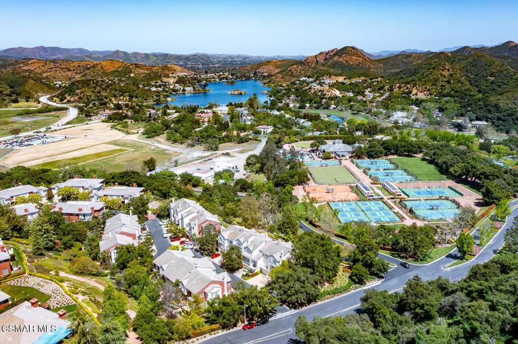 2479 Swanfield Court, Lake Sherwood, CA 91361