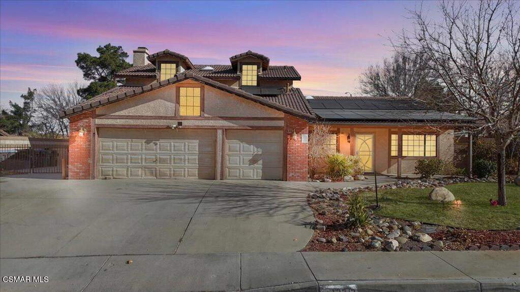 42212 Woodstone Lane, Quartz Hill, CA 93536