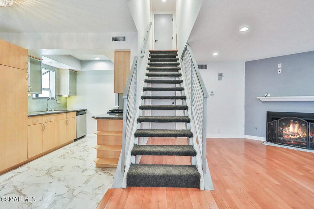 18411 Hatteras Street #103, Tarzana, CA 91356