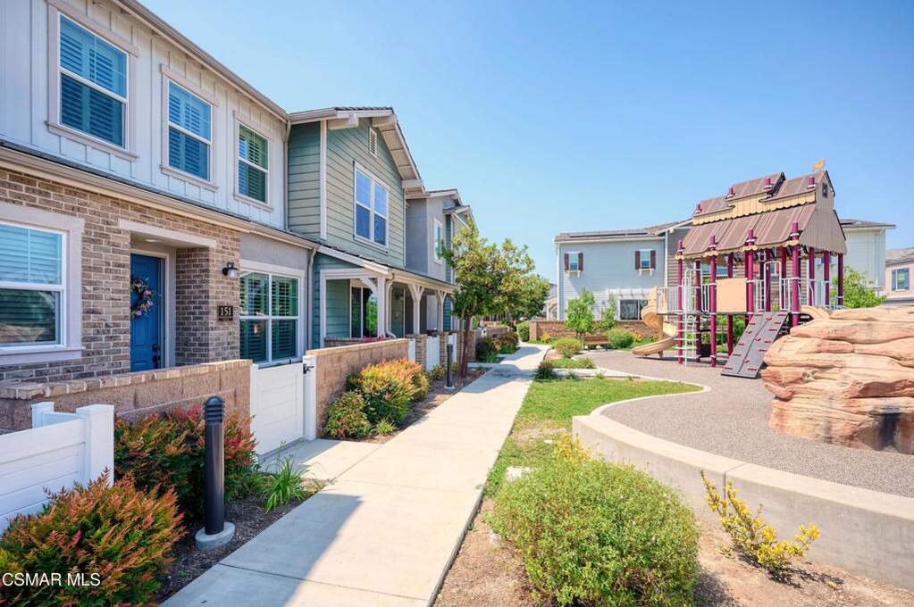 151 Farmhouse Drive #2, Simi Valley, CA 93065