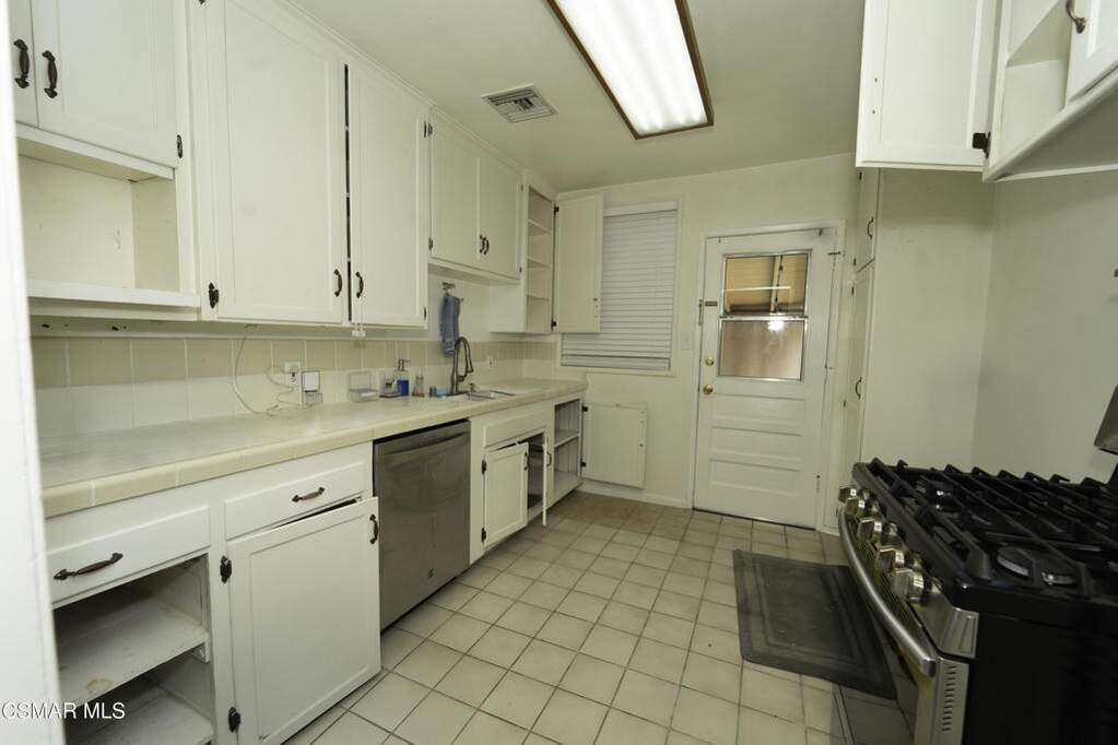 5834 Balcom Avenue, Encino, CA 91316