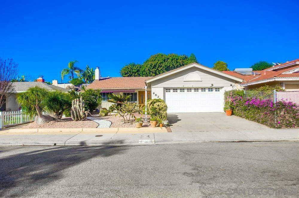 6826 Salizar St