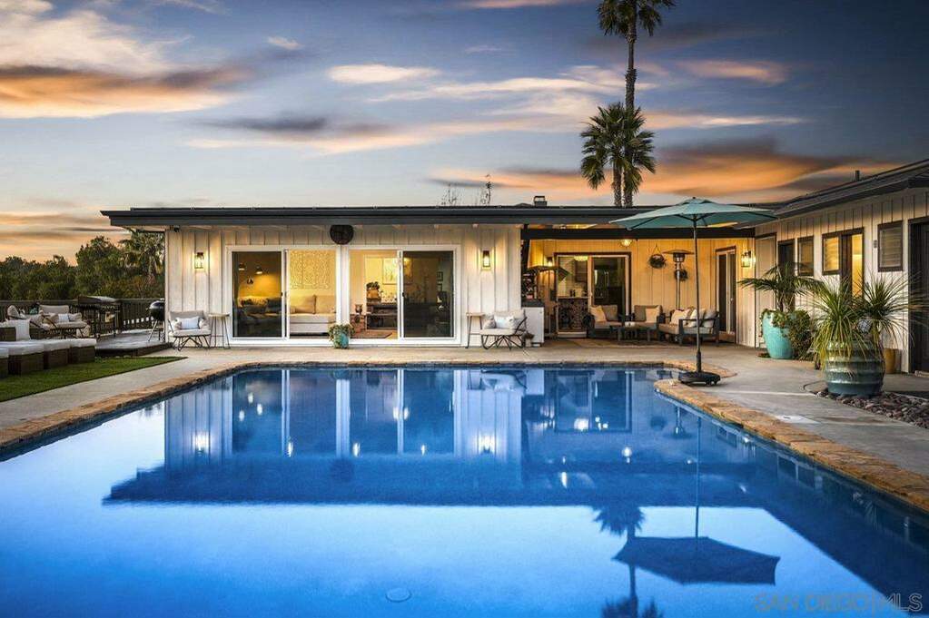701 E Fallbrook St, Fallbrook, CA 92028