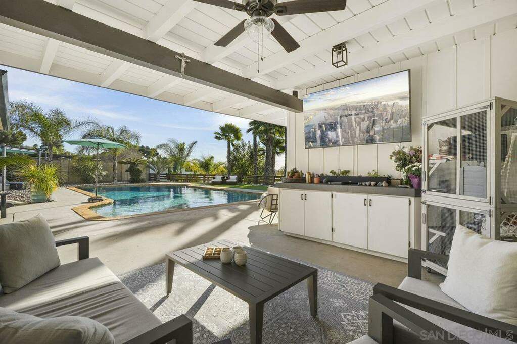 701 E Fallbrook St, Fallbrook, CA 92028