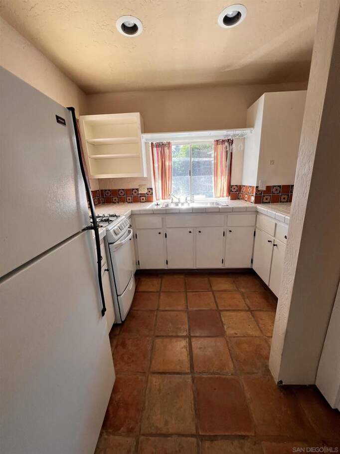 1225 E Buena Vista Drive, Palm Springs, CA 92262